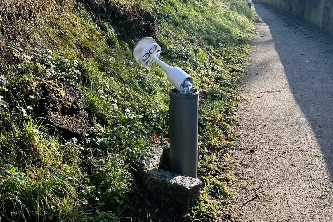 Vandalismus am Stadtgraben in Neuburg 