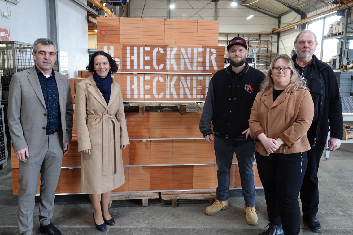 Landrat und Wirtschaftsförderung besichtigen Stammhamer Betriebe 