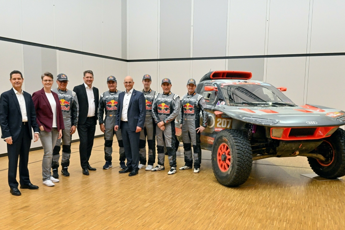 Betriebsversammlung Ingolstadt: Belegschaft feiert Rallye Dakar-Sieger 