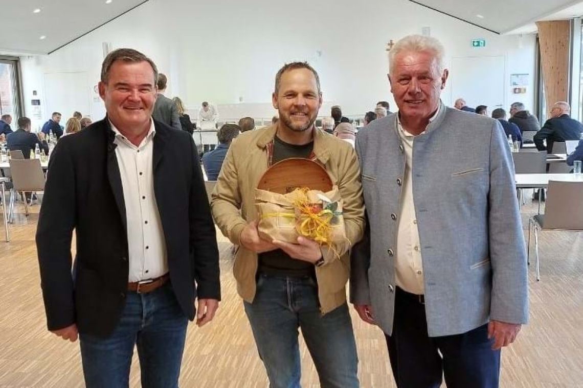 Im Rahmen der Bürgermeisterdienstbesprechung Jetzendorfs bisherigen Bürgermeister Manfred Betzin verabschiedet 