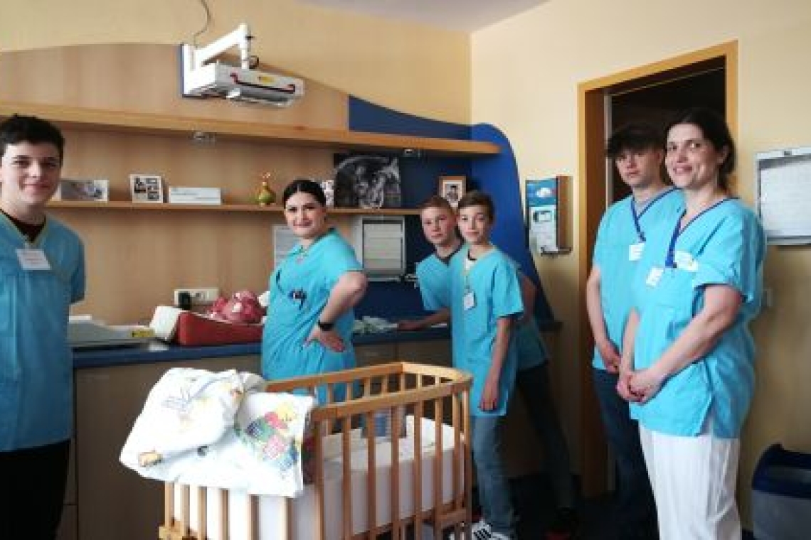 Kliniken im Naturpark Altmühltal empfangen interessierte Jugendliche am 25. April zum Boy´s und Girl´s Day 