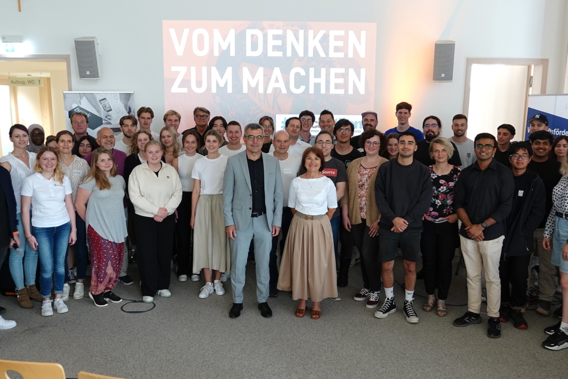 Innovative Ideen beim Hackathon10 in Lenting 