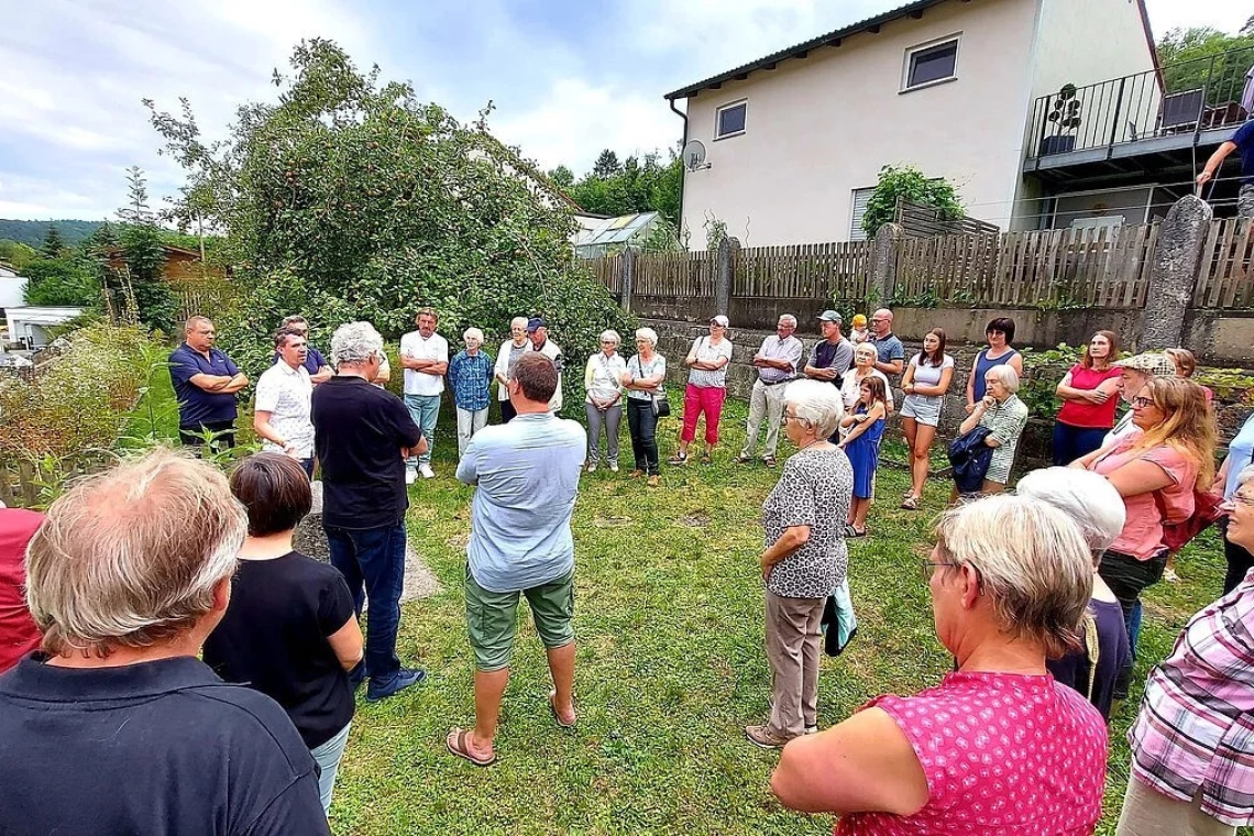 Oberbürgermeister Josef Grienberger informiert über neuen Kindergarten an der Rebdorfer Straße 