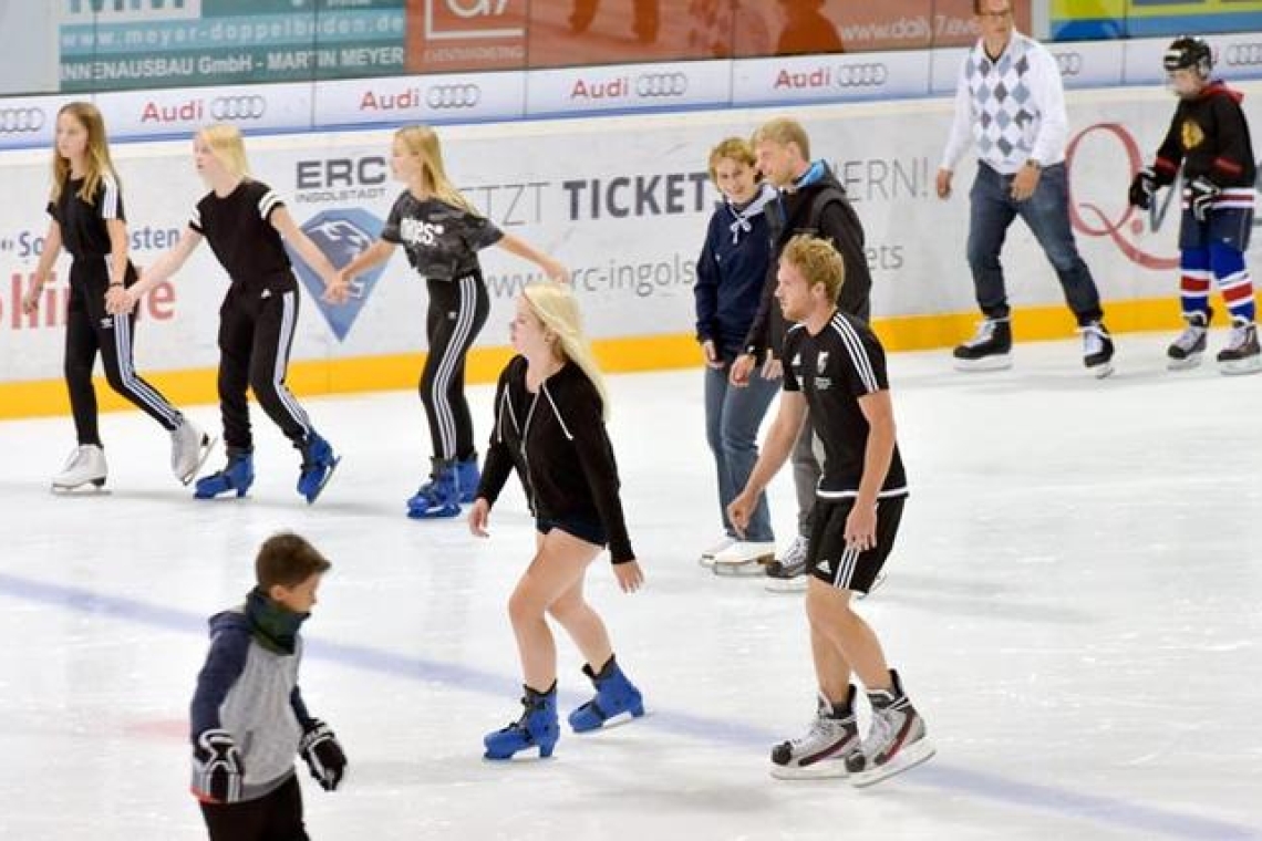 Eislaufen im Sommer - Abkühlung in der Saturn Arena