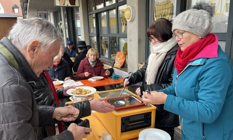 Fest der guten Taten – Samstag am Wochenmarkt in Neuburg 