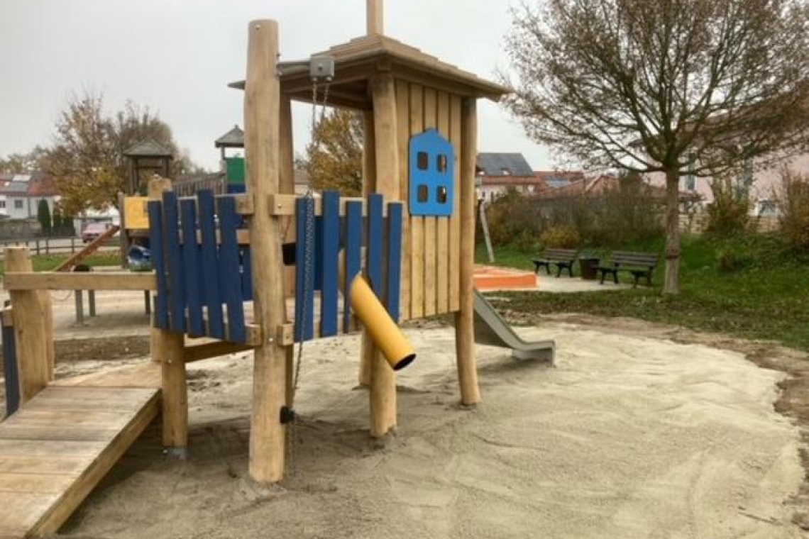 Neue Rutsche für die Kleinsten - Erweiterung am Spielplatz „Unterfeld“