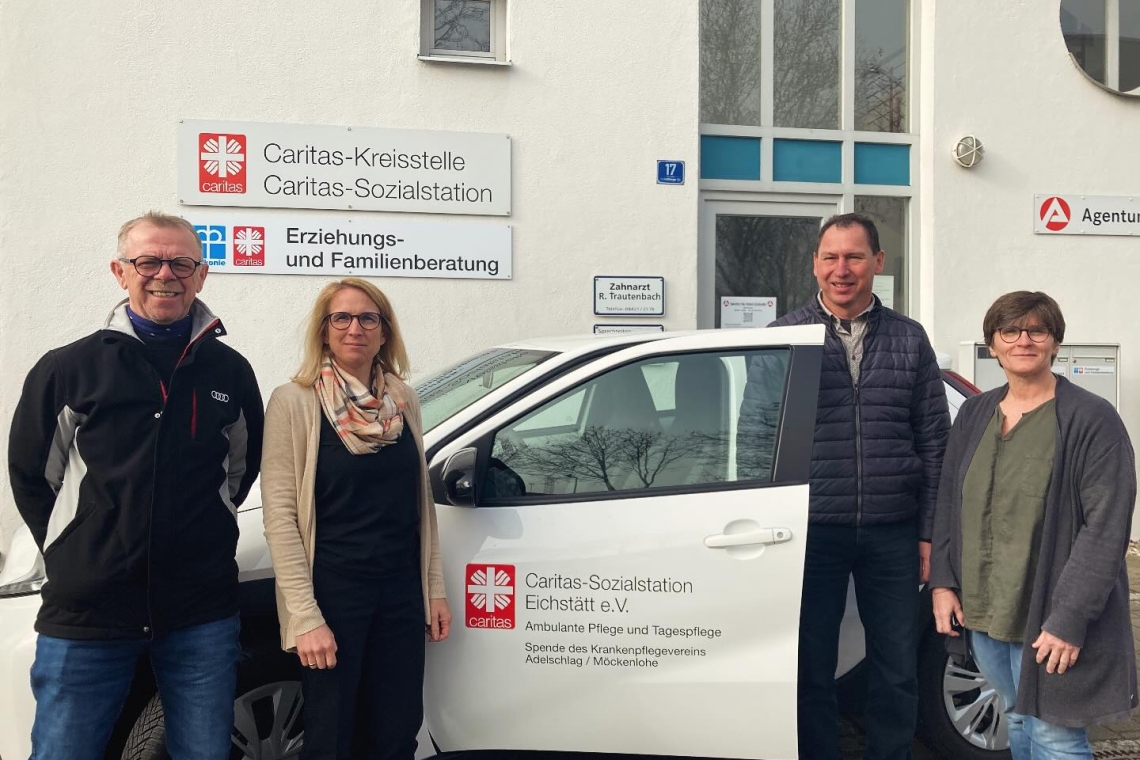 Großzügige Spende für die ambulante Pflege vom Krankenpflegeverein Adelschlag-Möckenlohe 