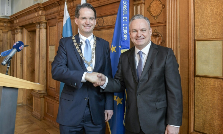 Ehrentitel beschlossen - Scharpf wird Altoberbürgermeister