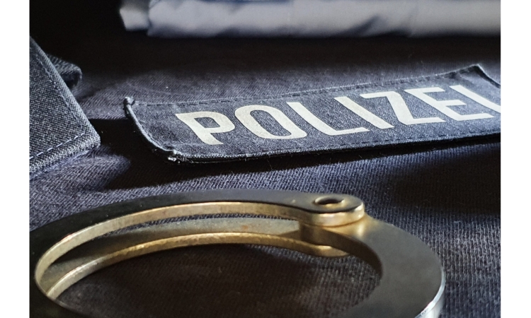 Renitente Frau beleidigt Polizisten und landet in der Ausnüchterungszelle 