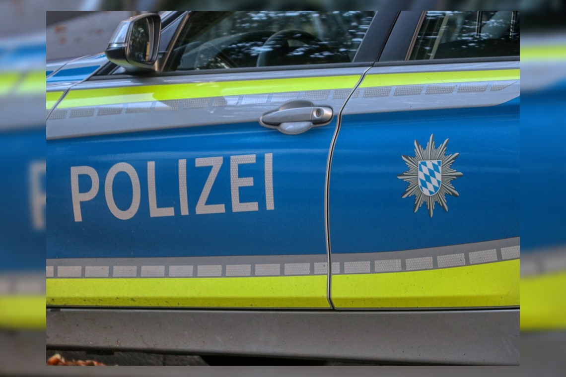 Aufgrund Ausweichmanöver gegen Gebäude geprallt 