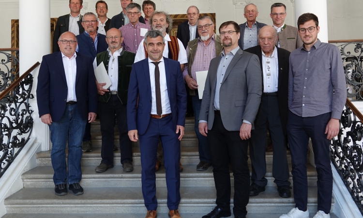 Langjährige Feldgeschworene von Landrat Anetsberger ausgezeichnet 