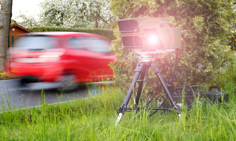 Mit runde 200 Sachen auf der B16 bei Weichering geblitzt
