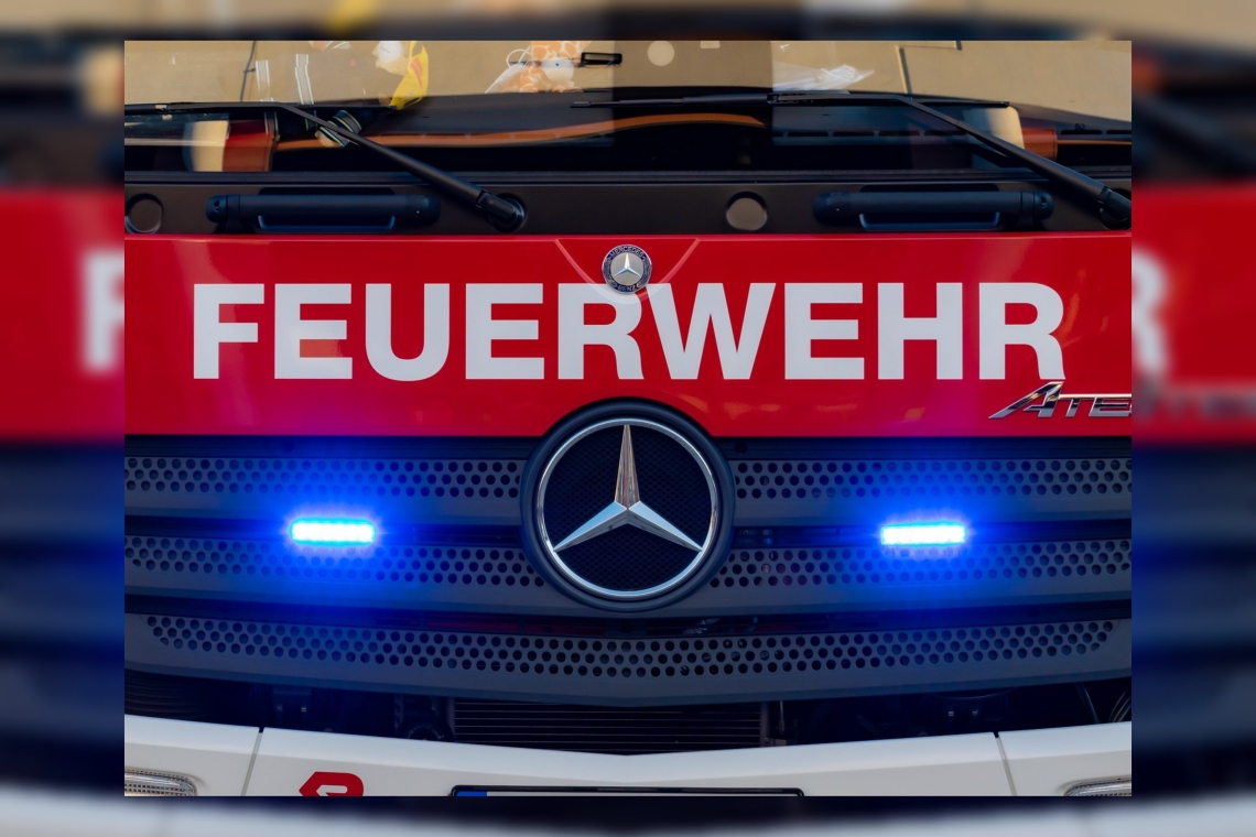 Pkw geht in Flammen auf 