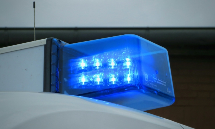 21-jährige Motorradfahrerin stürzt nach Fahrfehler