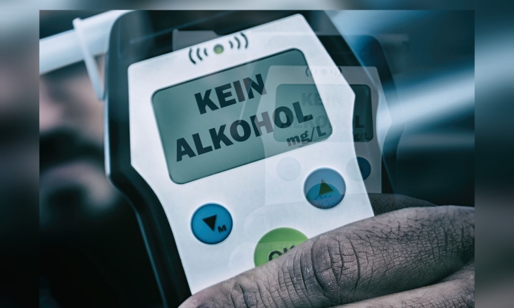 Alkoholisierter fährt zum Schnellrestaurant
